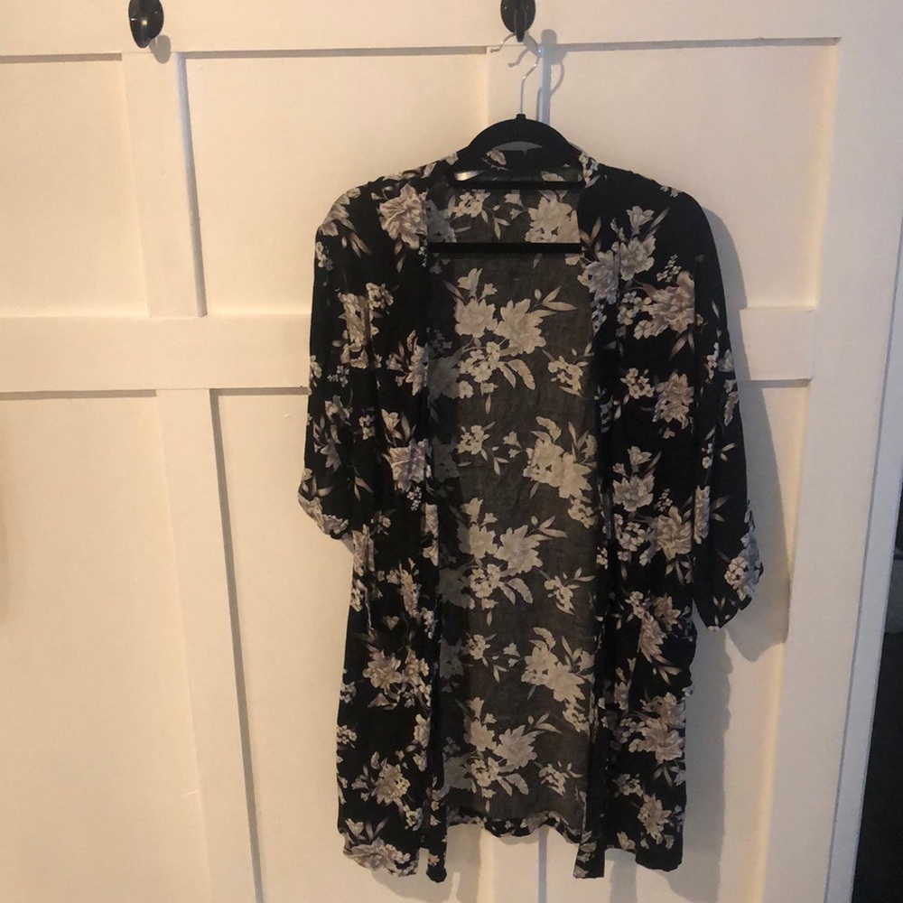 Black floral kimono